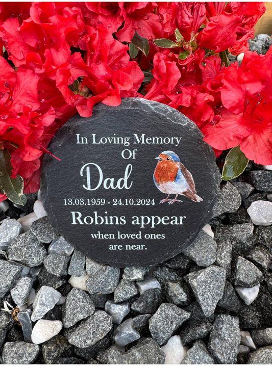 Robins appear when loved ones are near memorial slate