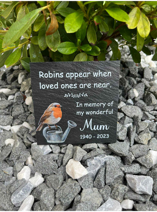 Robins appear when loved ones are near memorial slate